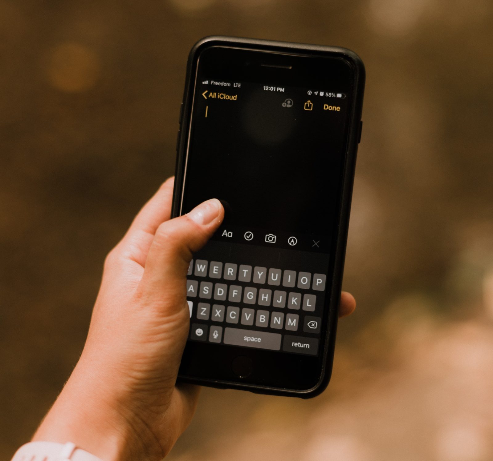 How to Fix Keyboard Glitch on iOS 15 Saint